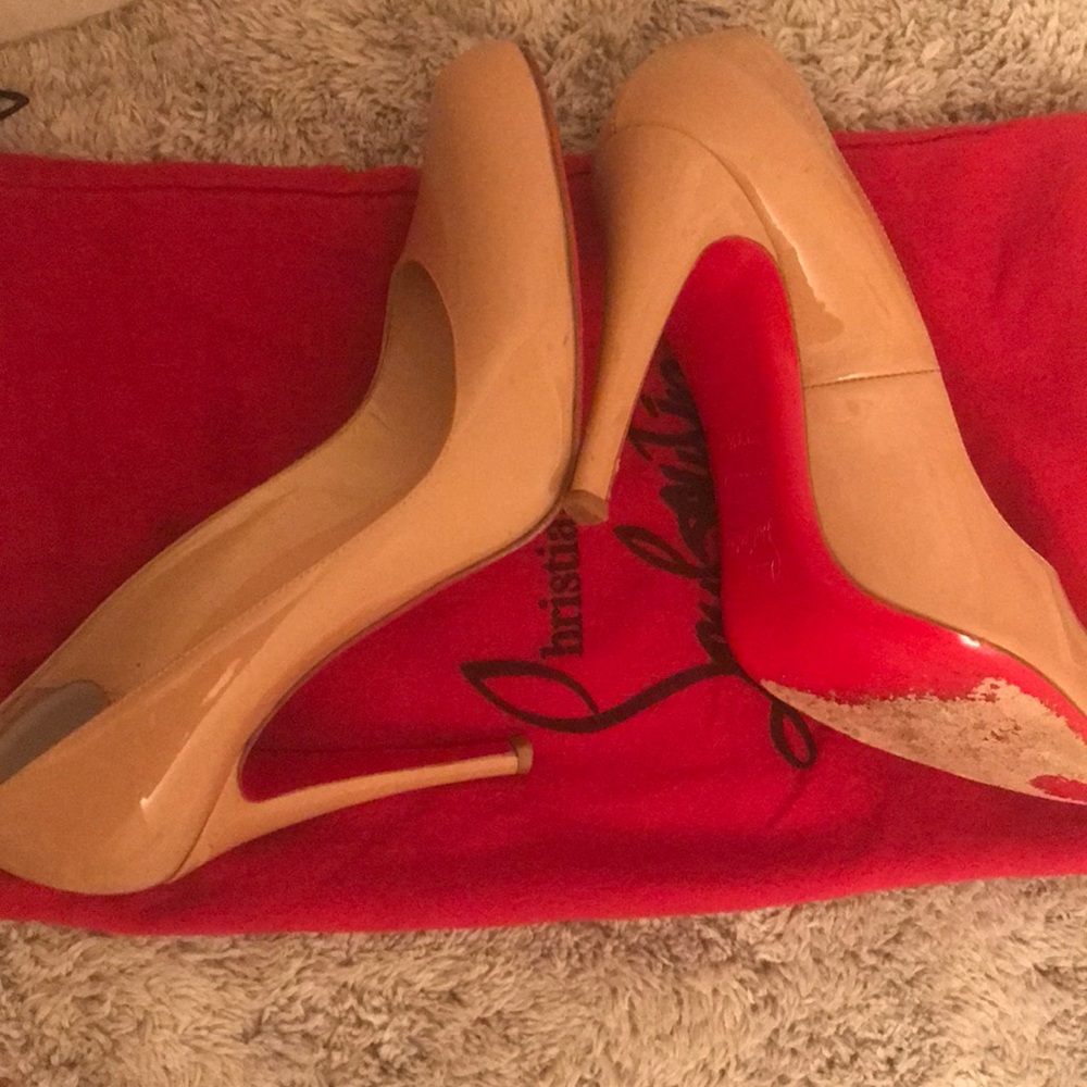 Nude Authentic Louboutin pumps